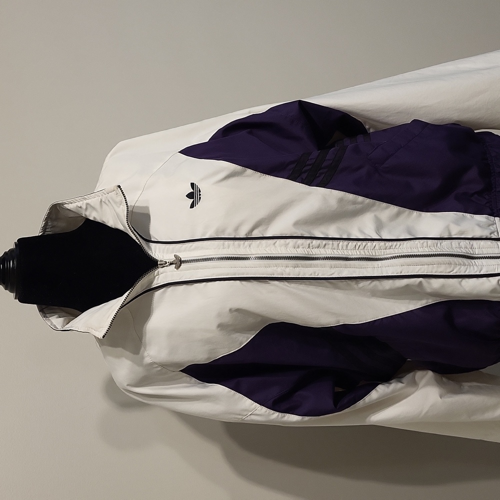 Ladies Vintage Addidas wind breaker.